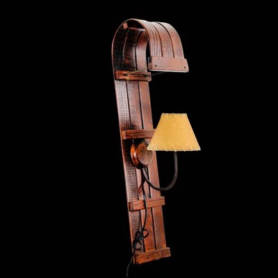 そり型ウォールランプはモダンな外観ですか、それともヴィンテージな外観ですか?